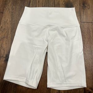 Lululemon 6 in bike shorts